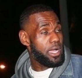 詹姆斯吹牛老爹最新爆料照片,揭秘不为人知的幕后故事